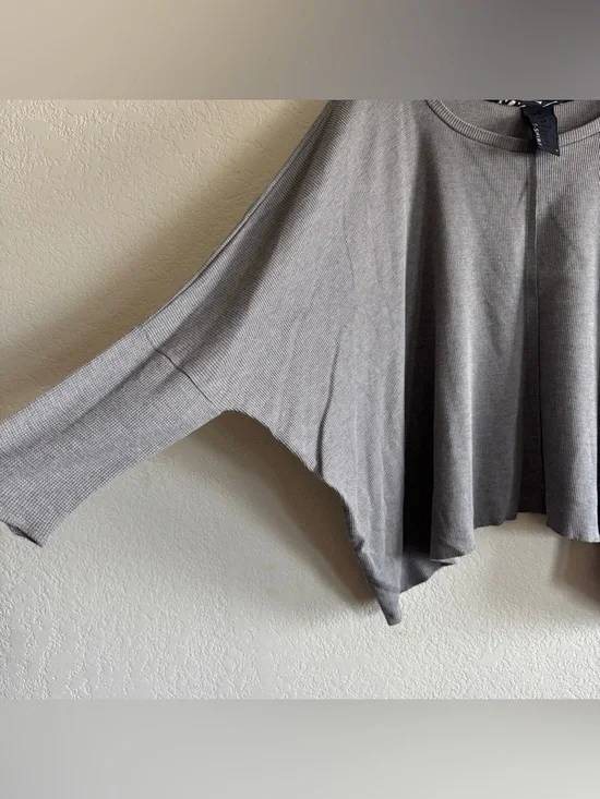 Dolan | waffle knit oversized shark bite top | M - Picture 3 of 5